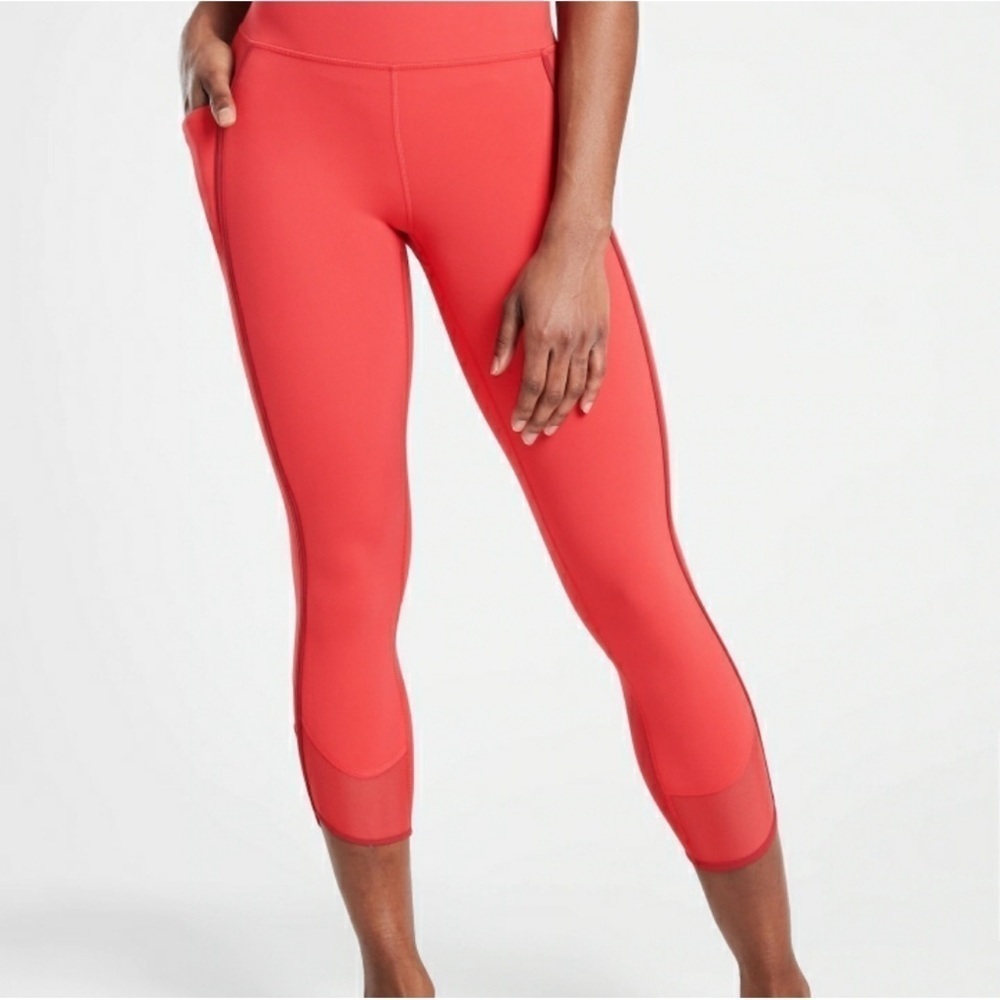 EUC- Athleta Salutation Stash Pocket ll Intention Capri - size S - Lychee Red